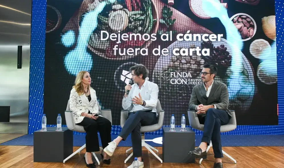 Presentación "Dejemos al cáncer fuera de carta"