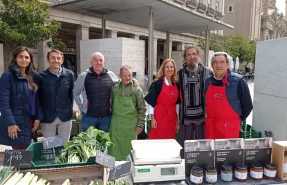 Nuestra presidenta, Olga Samper, participa en "Frutero por un día"